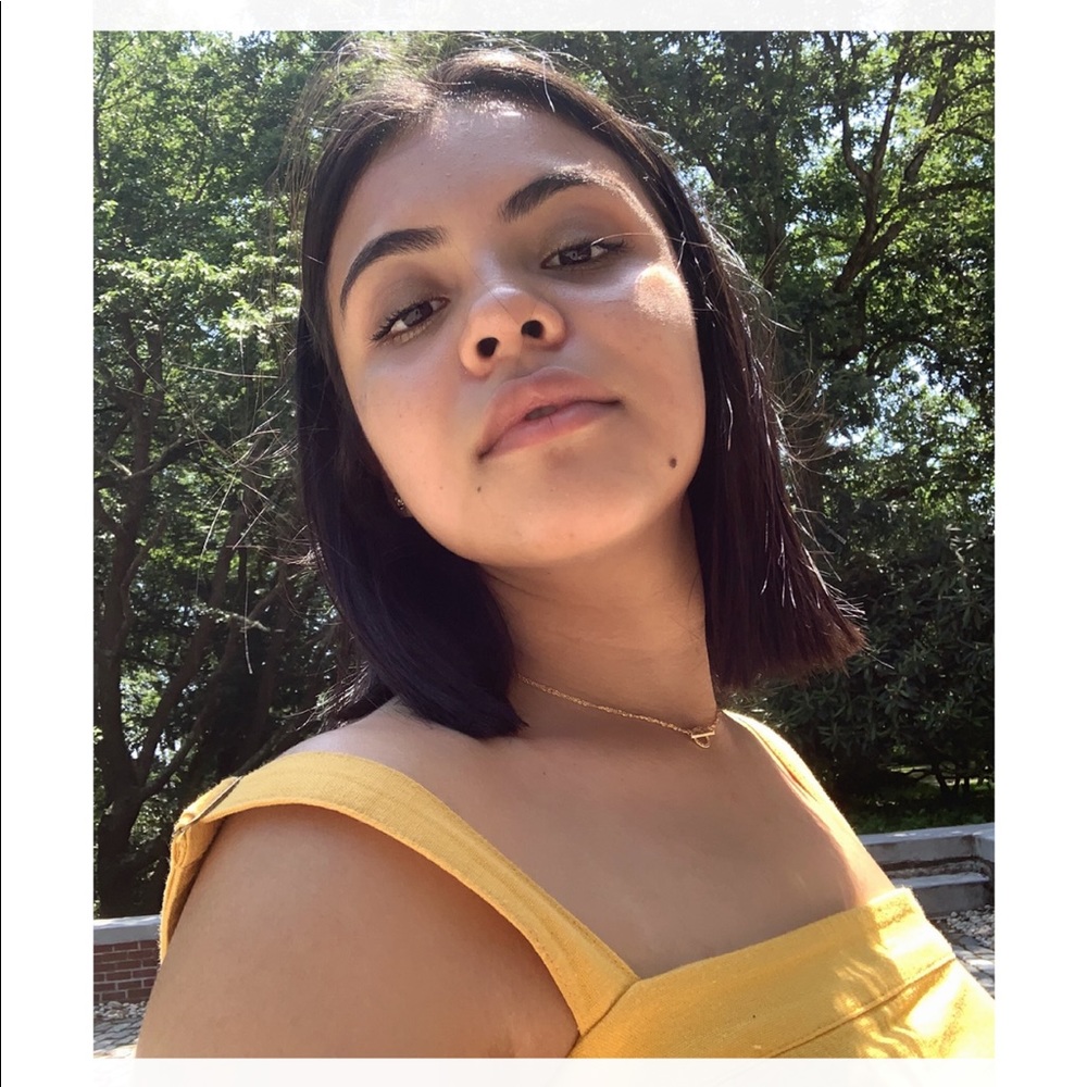 Meet your Posher, Yessica